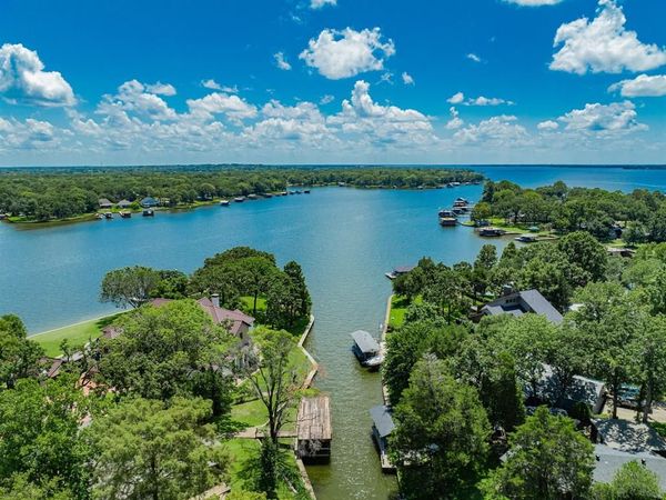102 Northwood Place, Enchanted Oaks, TX 75156