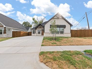 813 Tierney Road, Fort Worth, TX 76112