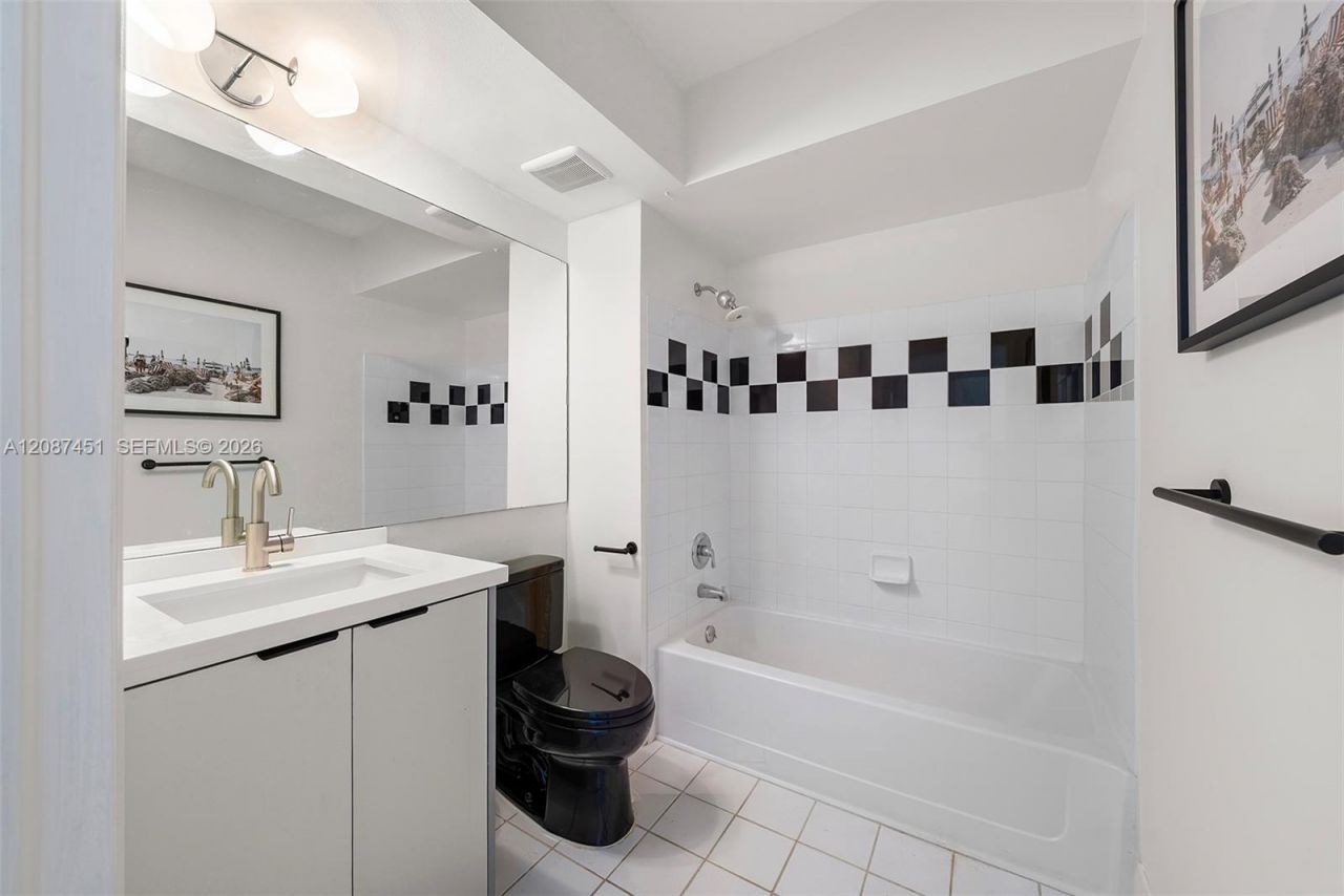 1330 West Ave , Unit 811, Miami Beach, FL 33139 Photo