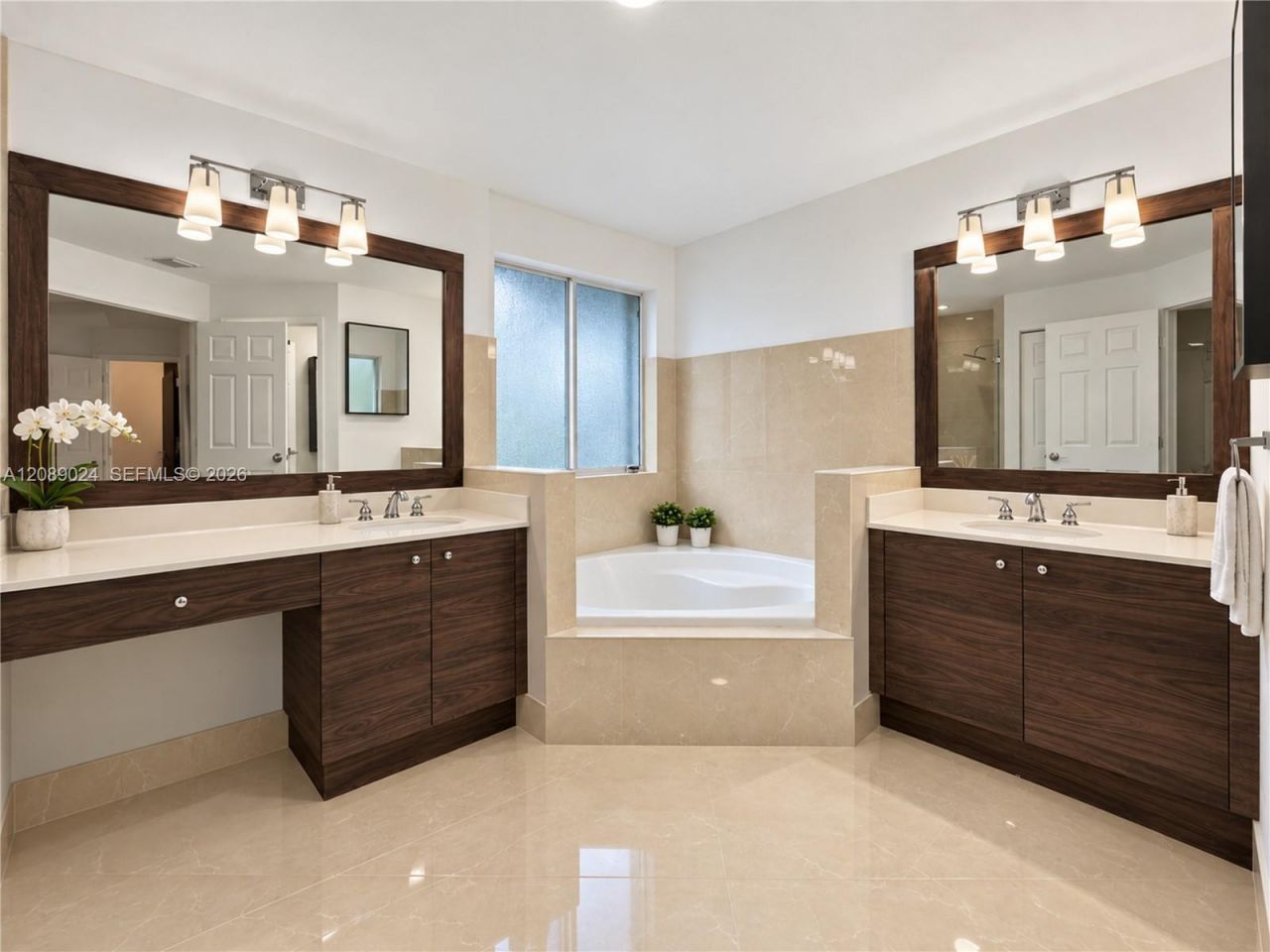 11423 NW 69th Ter , Doral, FL 33178 Photo