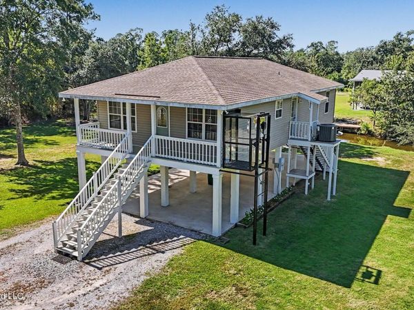 10411 Paradise Lane, Bay Saint Louis, MS 39520