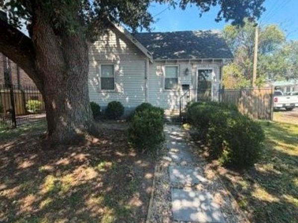 1603 S RENDON Street , New Orleans, LA 70125