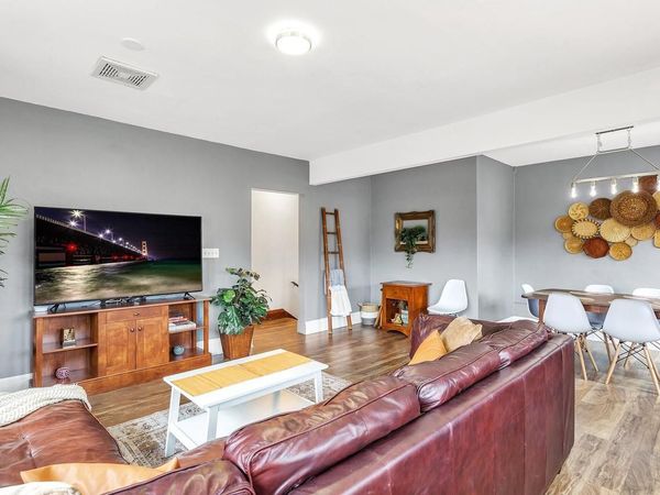 3041 N Oakland AVENUE, Unit 3043, Milwaukee, WI 53211
