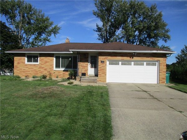 1373 N Skyline Drive , Seven Hills, OH 44131