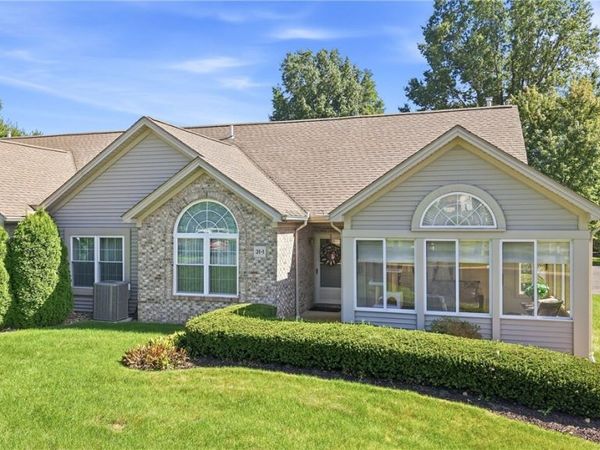 31 Parkside Circle, Unit 1, Canfield, OH 44406