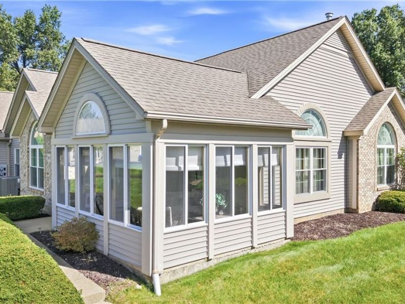 31 Parkside Circle, Unit 1, Canfield, OH 44406 Photo 2