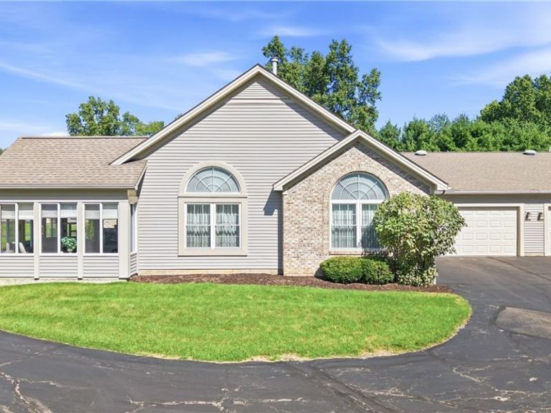 31 Parkside Circle, Unit 1, Canfield, OH 44406 Photo 3