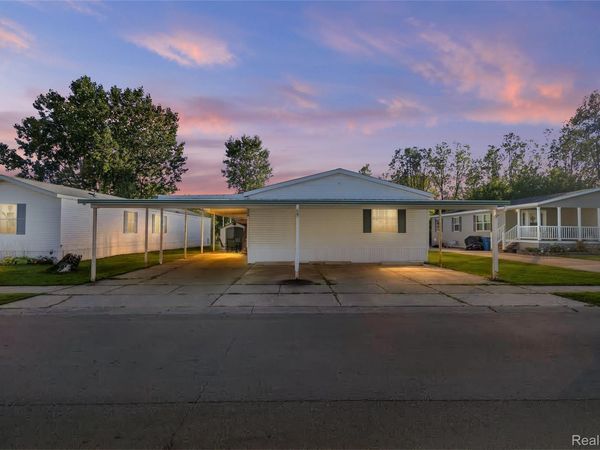 324 Fox Chase Boulevard, Grand Blanc Township, Mi 48439