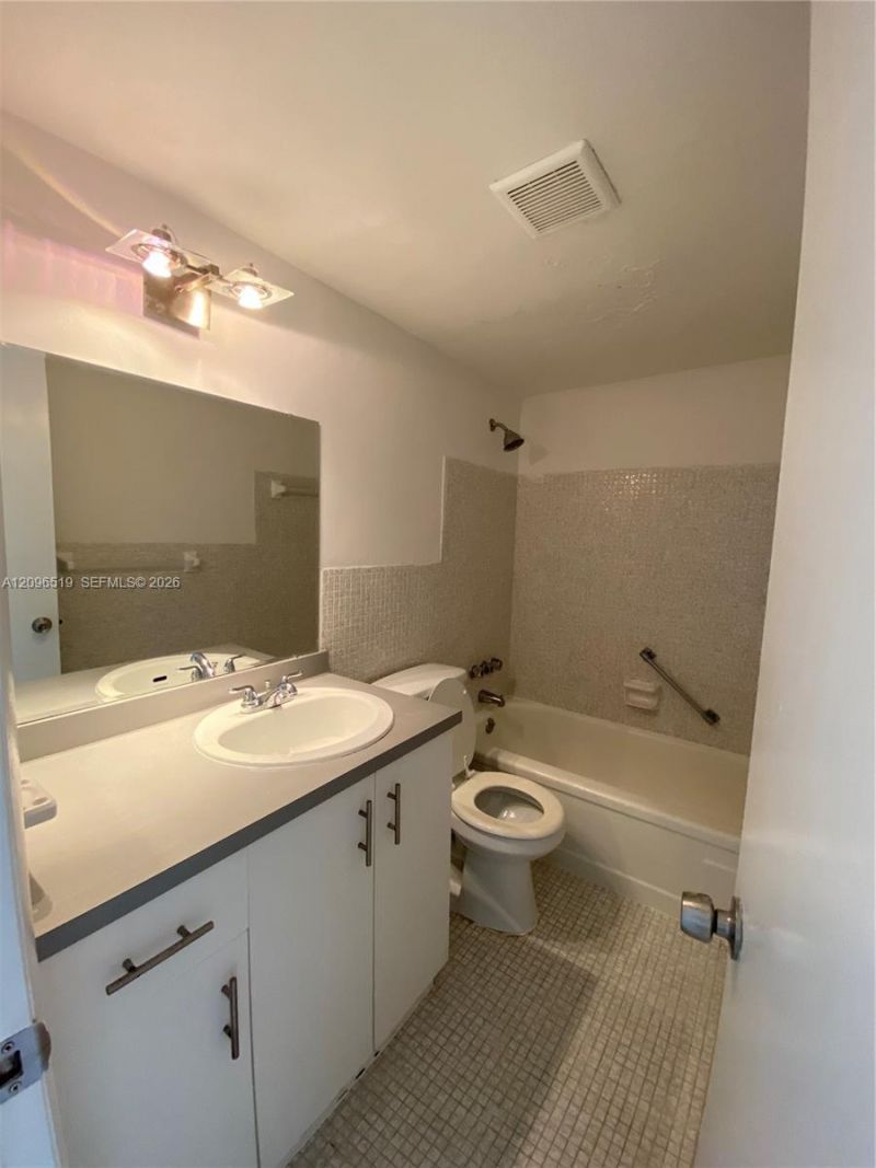 16701 NE 14th Ave , Unit 203, Miami, FL 33162 Photo