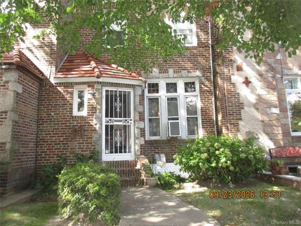 82-51 penelope Avenue , Middle Village, NY 11379