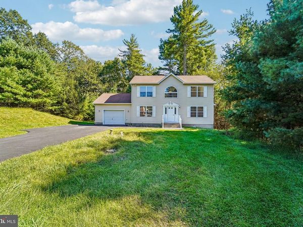 110 ESTATE DRIVE , EAST STROUDSBURG, PA 18301