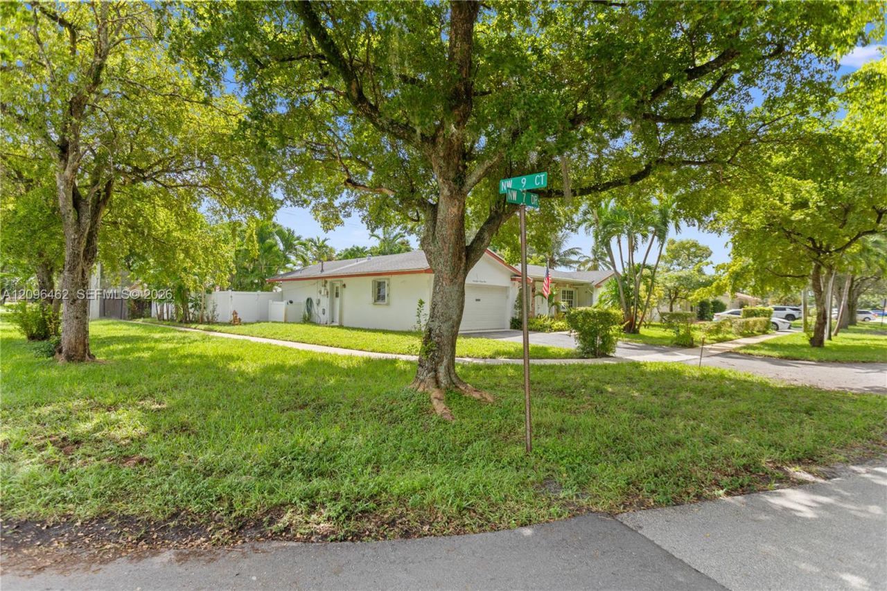4899 NW 7th Dr, Plantation, FL 33317 Photo