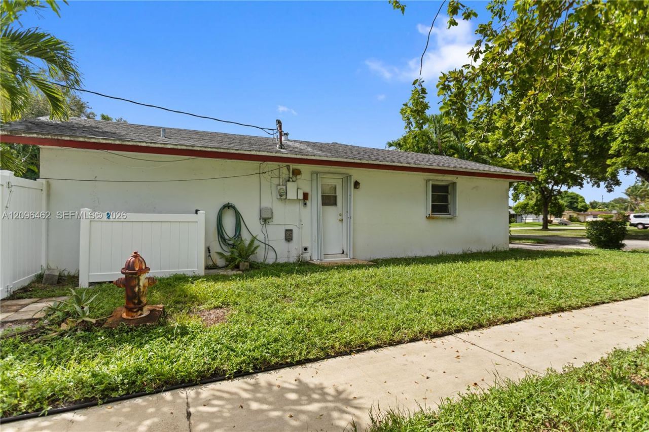 4899 NW 7th Dr, Plantation, FL 33317 Photo