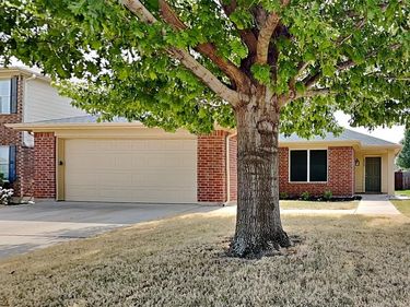 4848 Trail Hollow Drive, Fort Worth, TX 76244