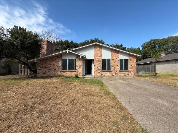 2610 Fallcreek Street, Arlington, TX 76014
