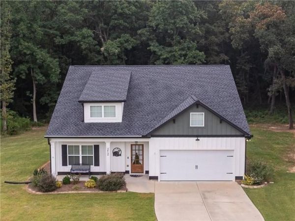 212 Live Oak Lane , Comer, GA 30629