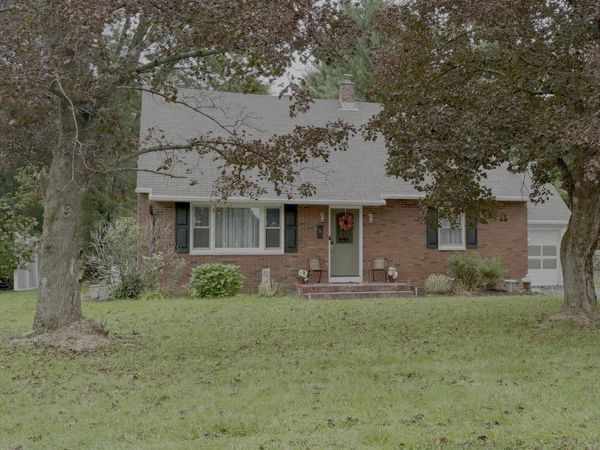 8 Bennett Road, Troy, NY 12182