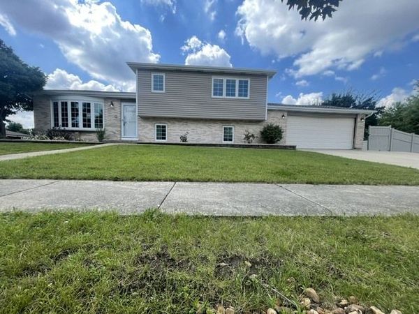 793 SIX PINES Drive , Romeoville, IL 60446