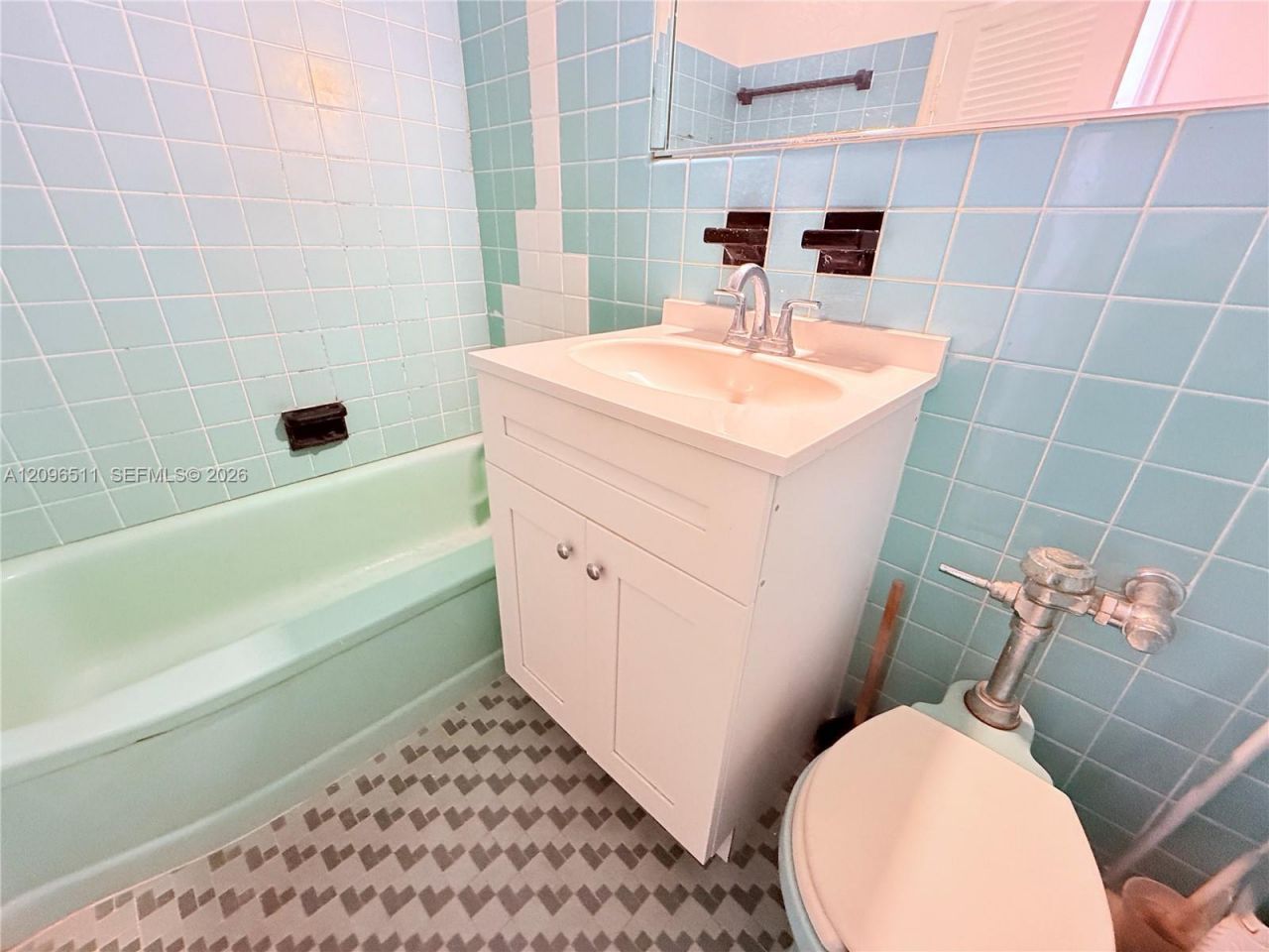 255 W 24th St , Unit 435, Miami Beach, FL 33140 Photo