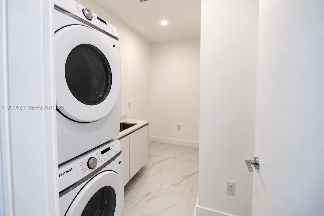 700 NE 24th St , Unit PH-5903, Miami, FL 33137 Photo