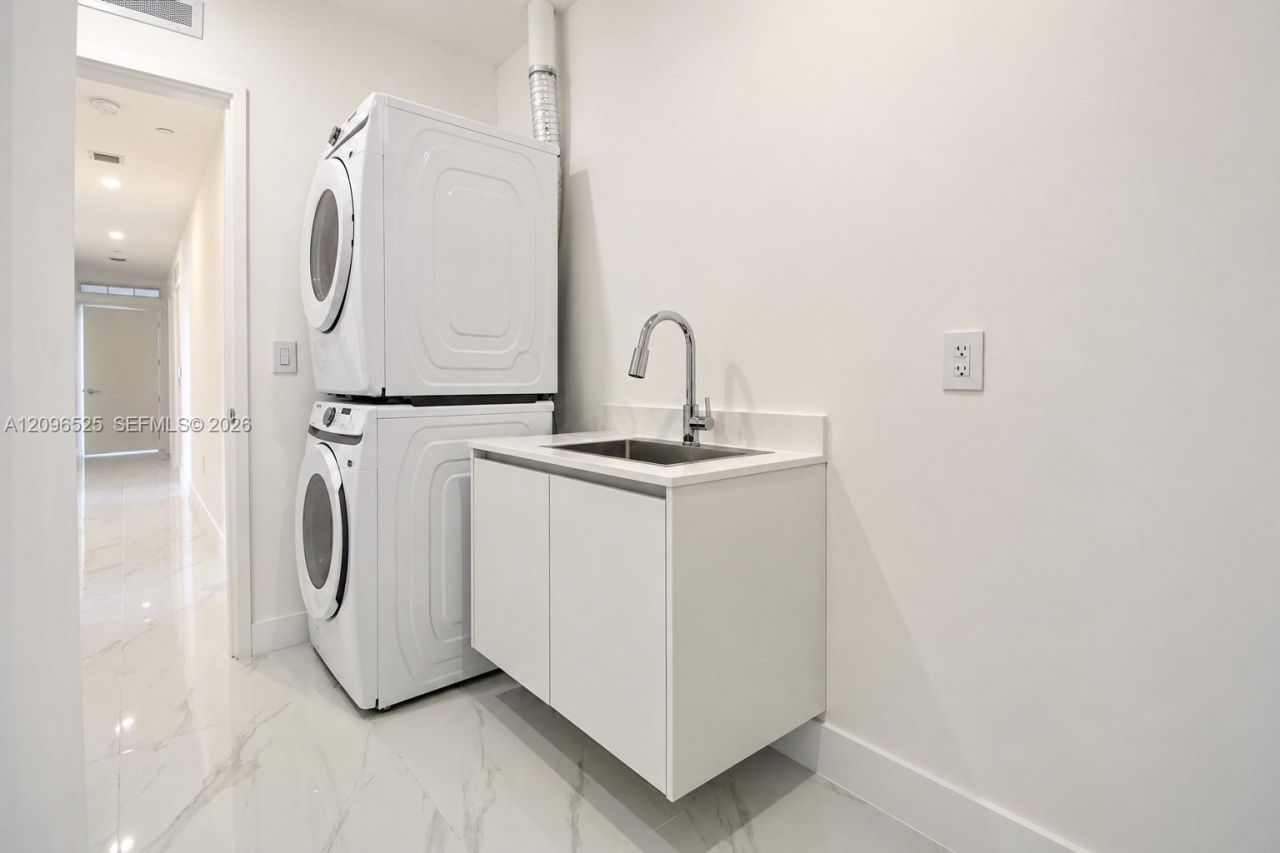 700 NE 24th St , Unit PH-5903, Miami, FL 33137 Photo