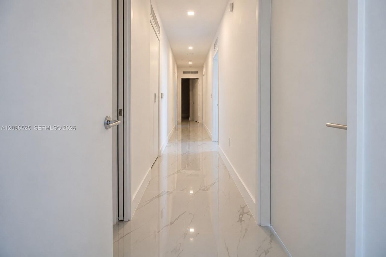 700 NE 24th St , Unit PH-5903, Miami, FL 33137 Photo