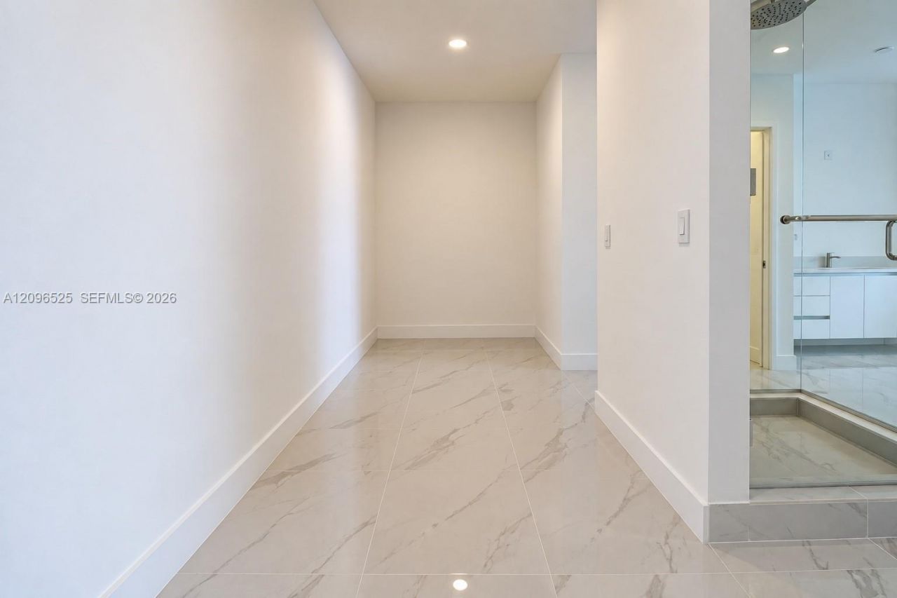 700 NE 24th St , Unit PH-5903, Miami, FL 33137 Photo