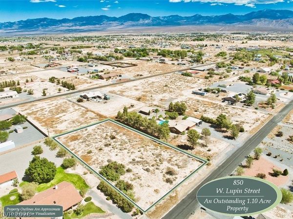 850 W Lupin Street , Pahrump, NV 89048