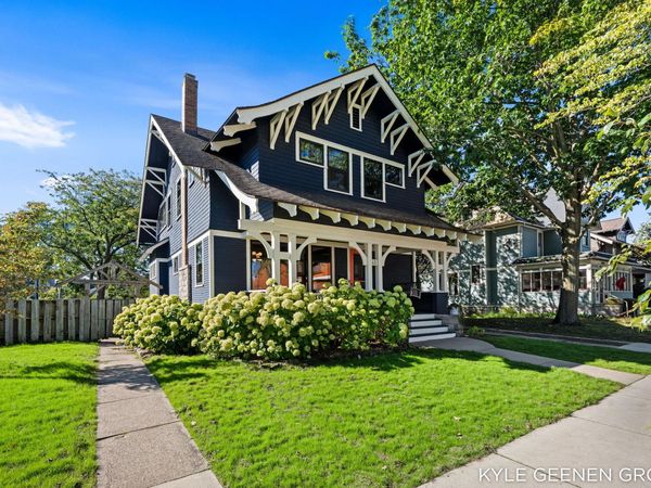 62 W 11th Street, Holland, MI 49423