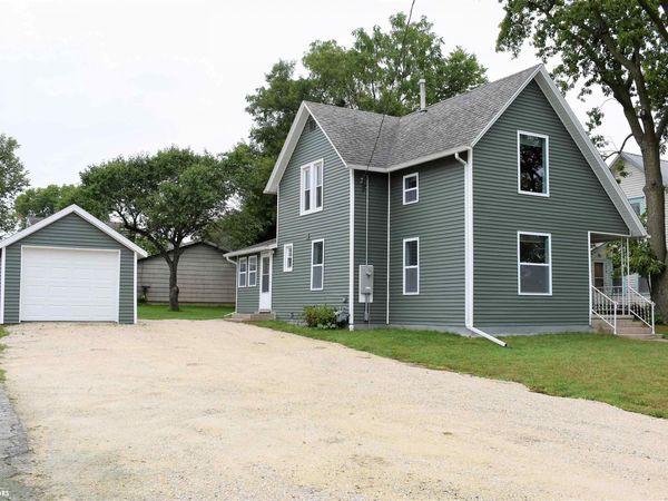 915 Oak Street, Iowa Falls, IA 50126