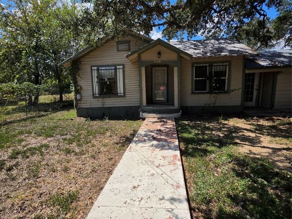 1109 Pecos ST , Lockhart, TX 78644