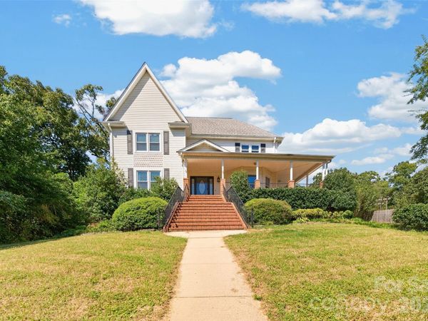 1058 13th Avenue Place NW, Hickory, NC 28601