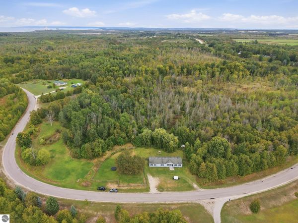 4358 US-131, S, Charlevoix, MI 49720