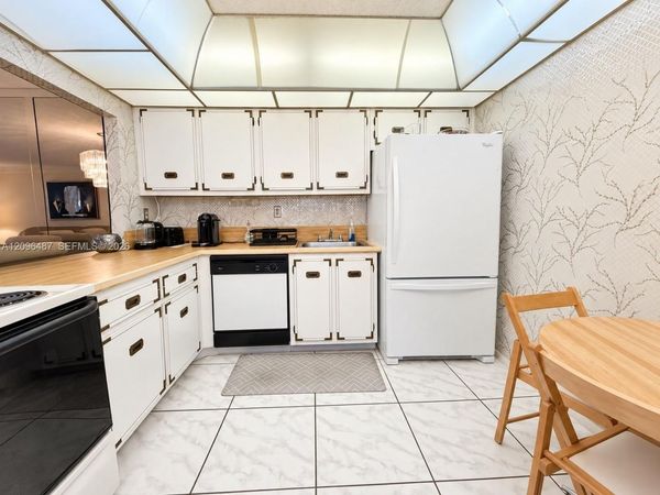 600 Parkview Dr , Unit 206, Hallandale Beach, FL 33009