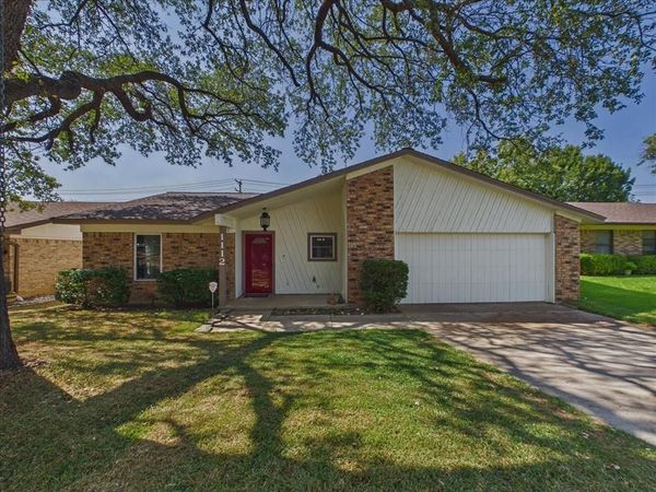 1112 Fox River Lane , Fort Worth, TX 76120