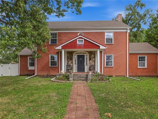 908 E Pearl Street, Harrisonville, MO 64701