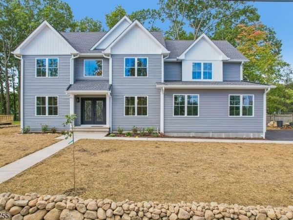 6 Chamberlain Ln, Mount Olive, NJ 07828