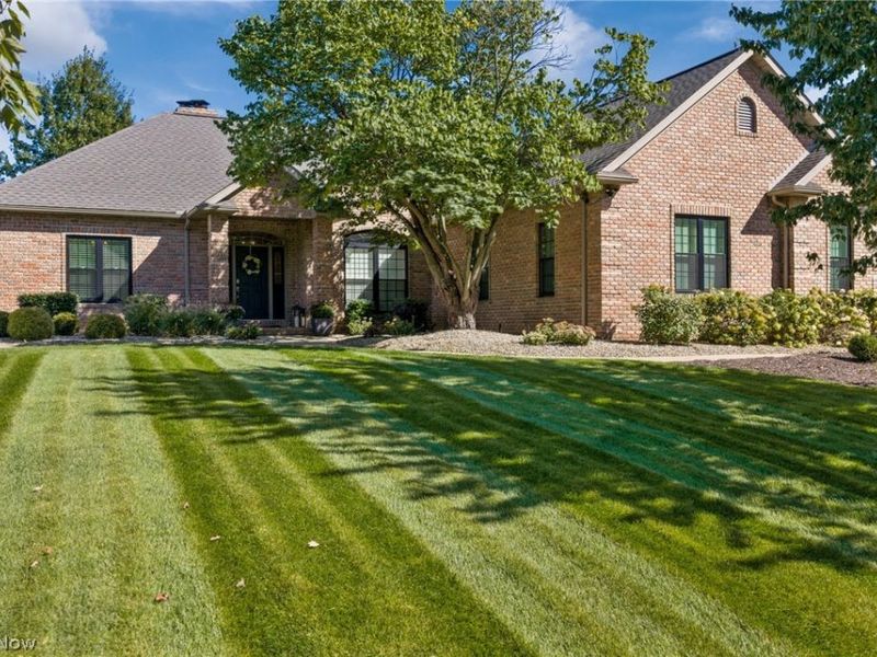 8612 Mackenzie Avenue NW, North Canton, OH 44720 Photo 2