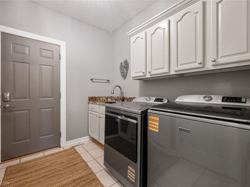 8612 Mackenzie Avenue NW, North Canton, OH 44720 Photo 22