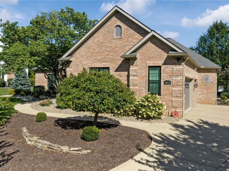 8612 Mackenzie Avenue NW, North Canton, OH 44720 Photo 4