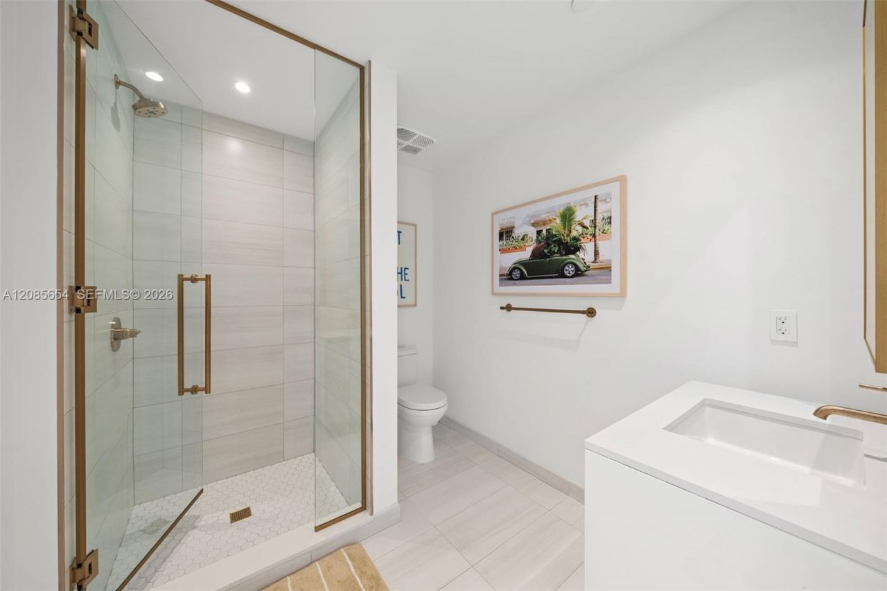2678 Tigertail Ave , Unit 1101, Miami, FL 33133 Photo
