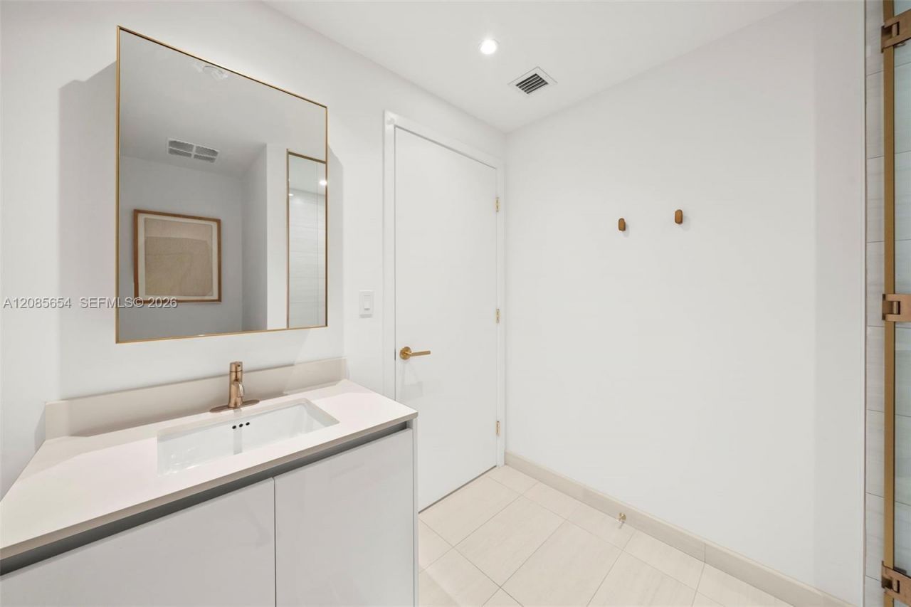 2678 Tigertail Ave , Unit 1101, Miami, FL 33133 Photo