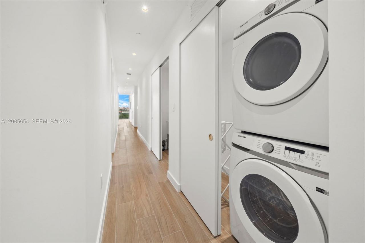 2678 Tigertail Ave , Unit 1101, Miami, FL 33133 Photo