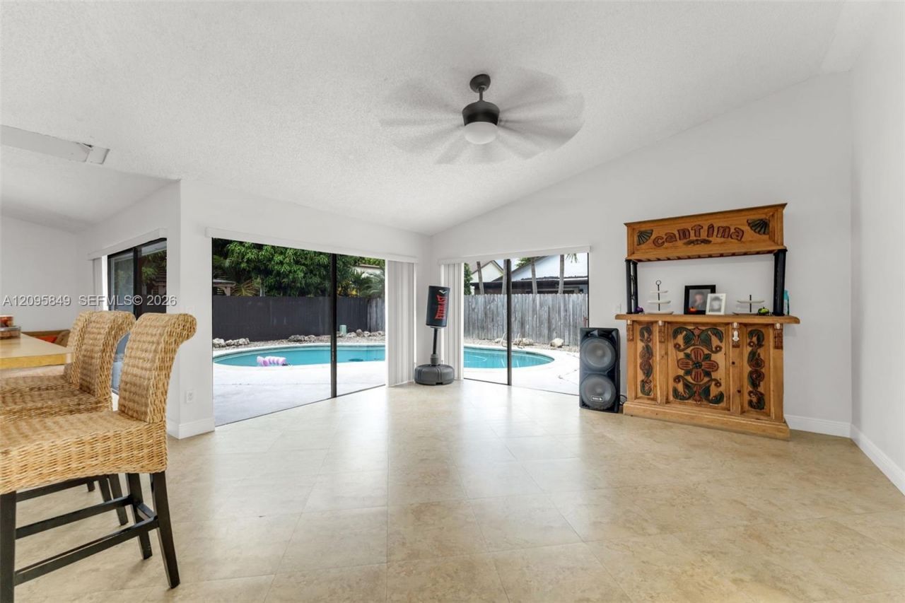 13711 SW 108th St , Miami, FL 33186 Photo