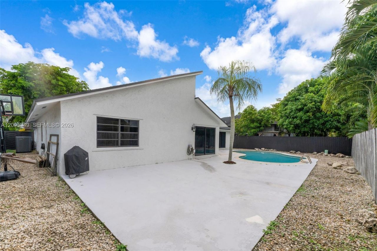13711 SW 108th St , Miami, FL 33186 Photo