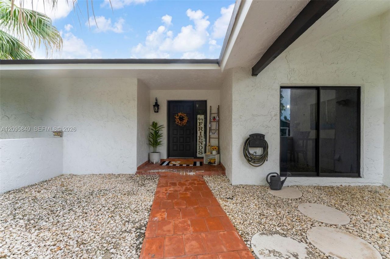 13711 SW 108th St , Miami, FL 33186 Photo