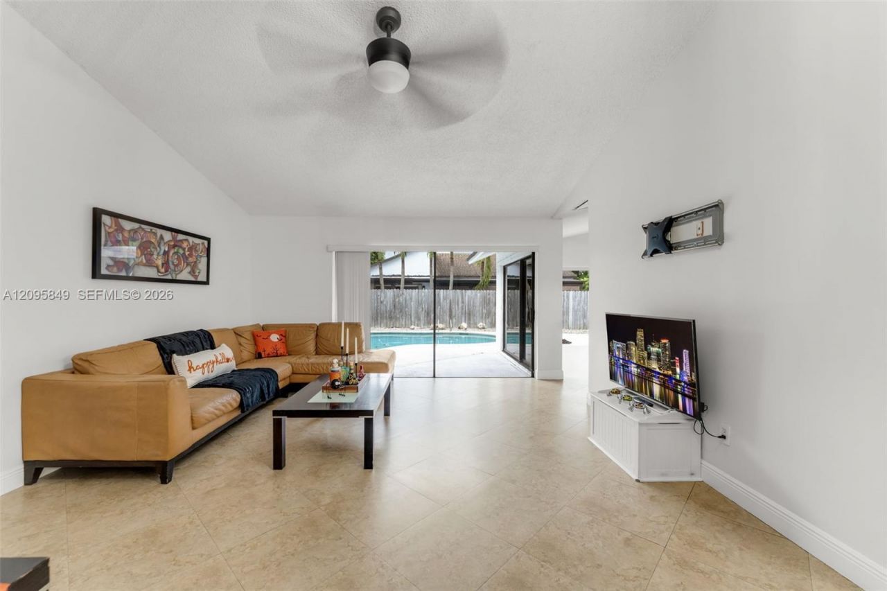 13711 SW 108th St , Miami, FL 33186 Photo