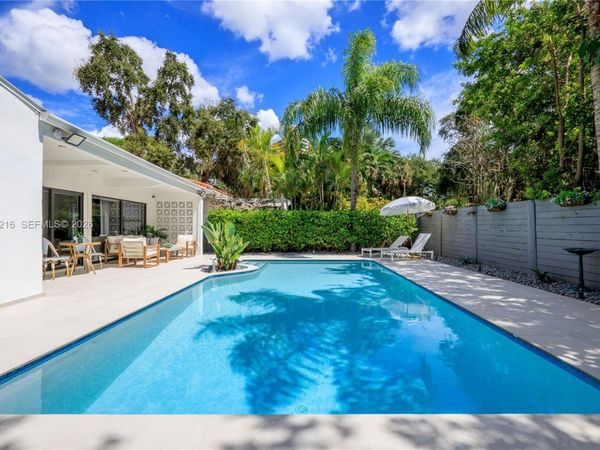 696 NE 67th St , Miami, FL 33138