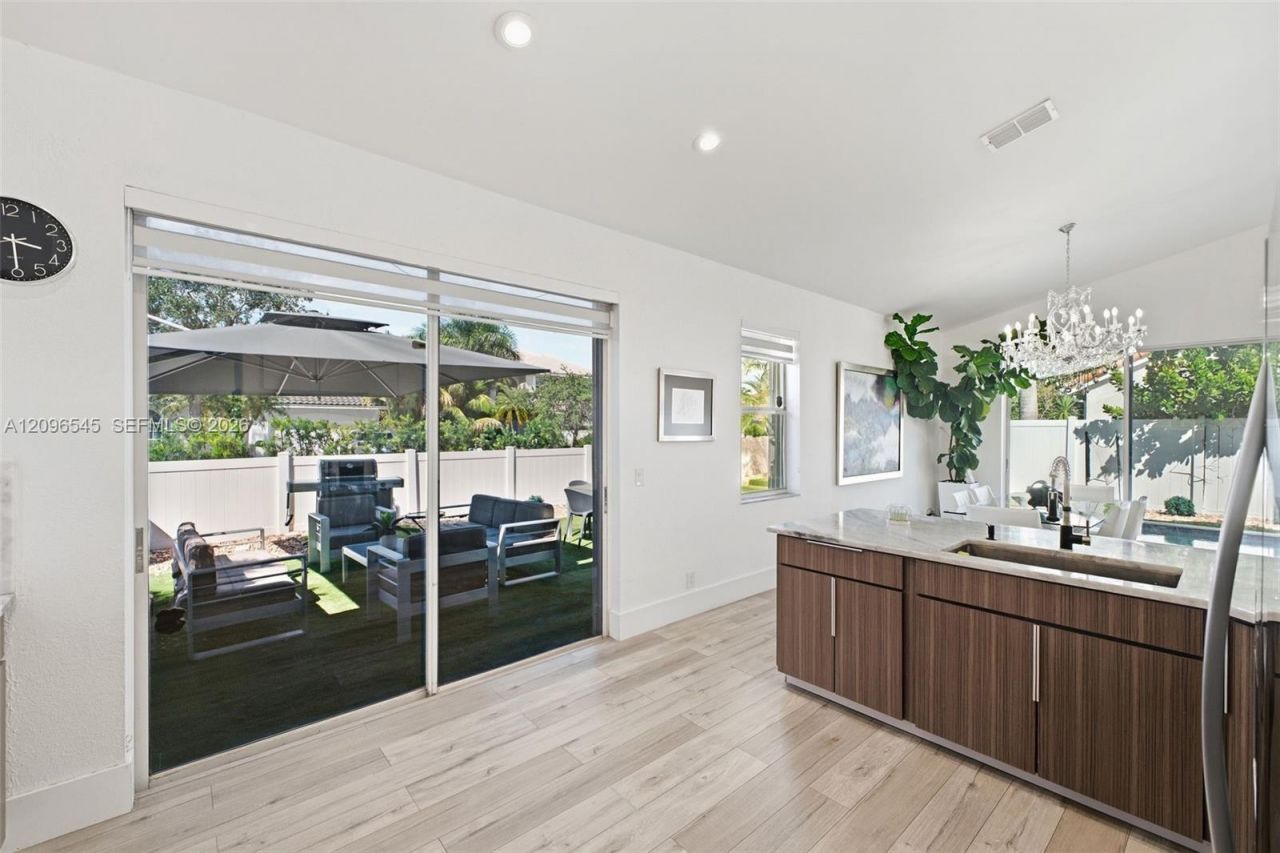 1391 NW 185th Ter , Pembroke Pines, FL 33029 Photo