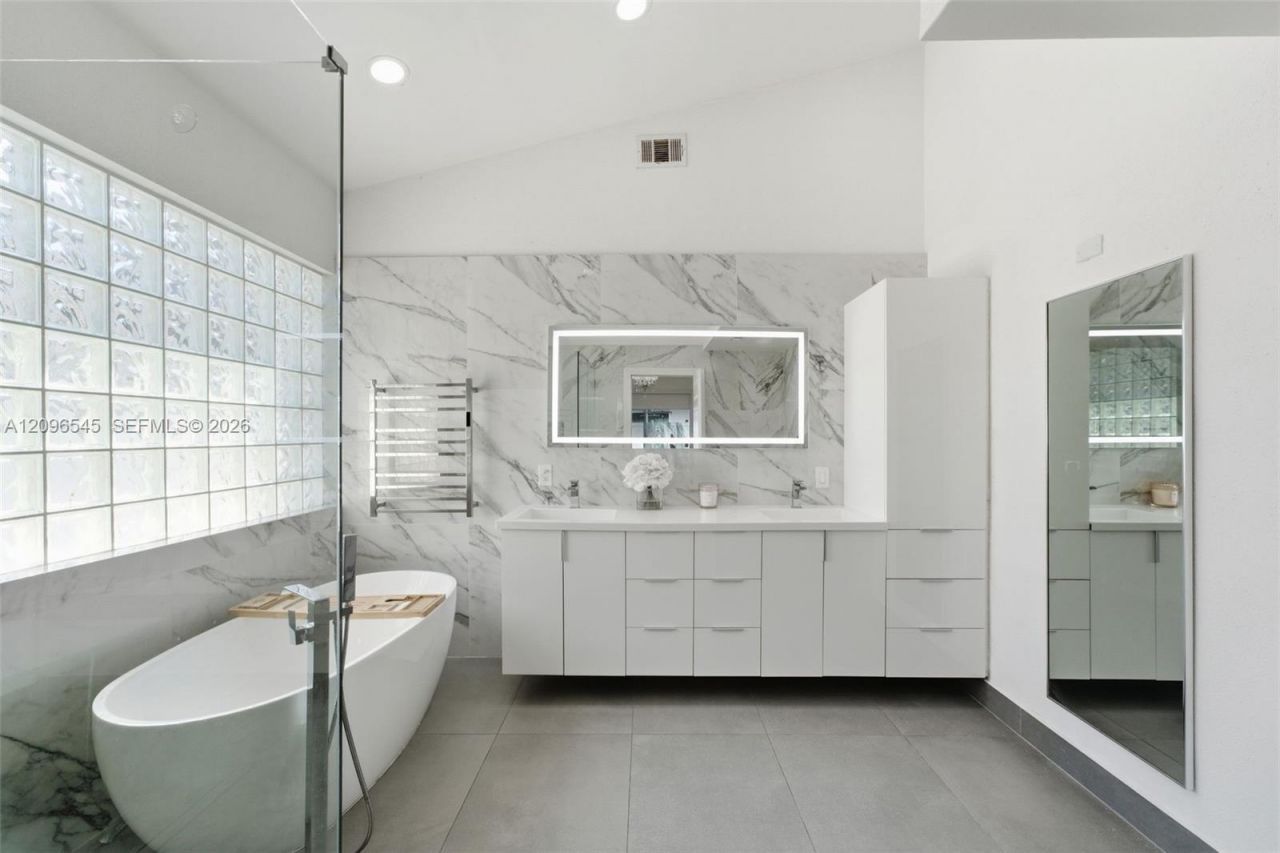 1391 NW 185th Ter , Pembroke Pines, FL 33029 Photo